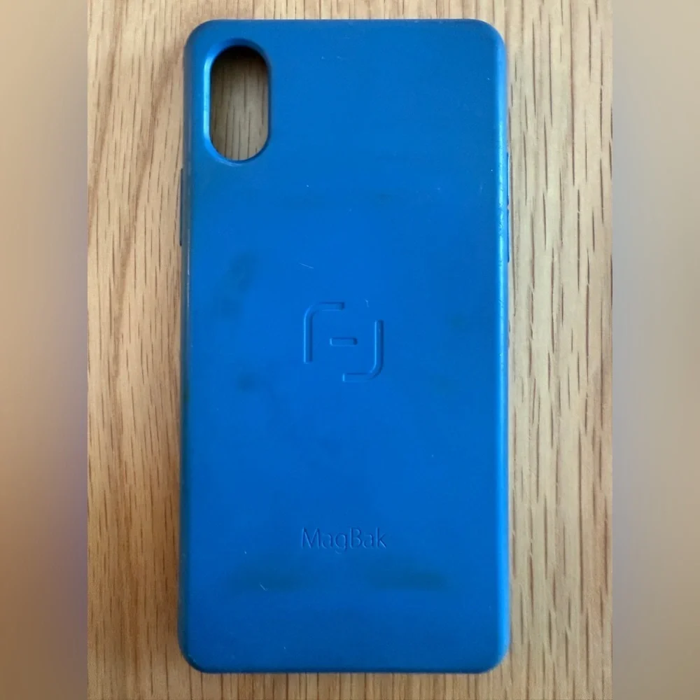 MagBak for IPhone X/XS - Picture 2 of 12